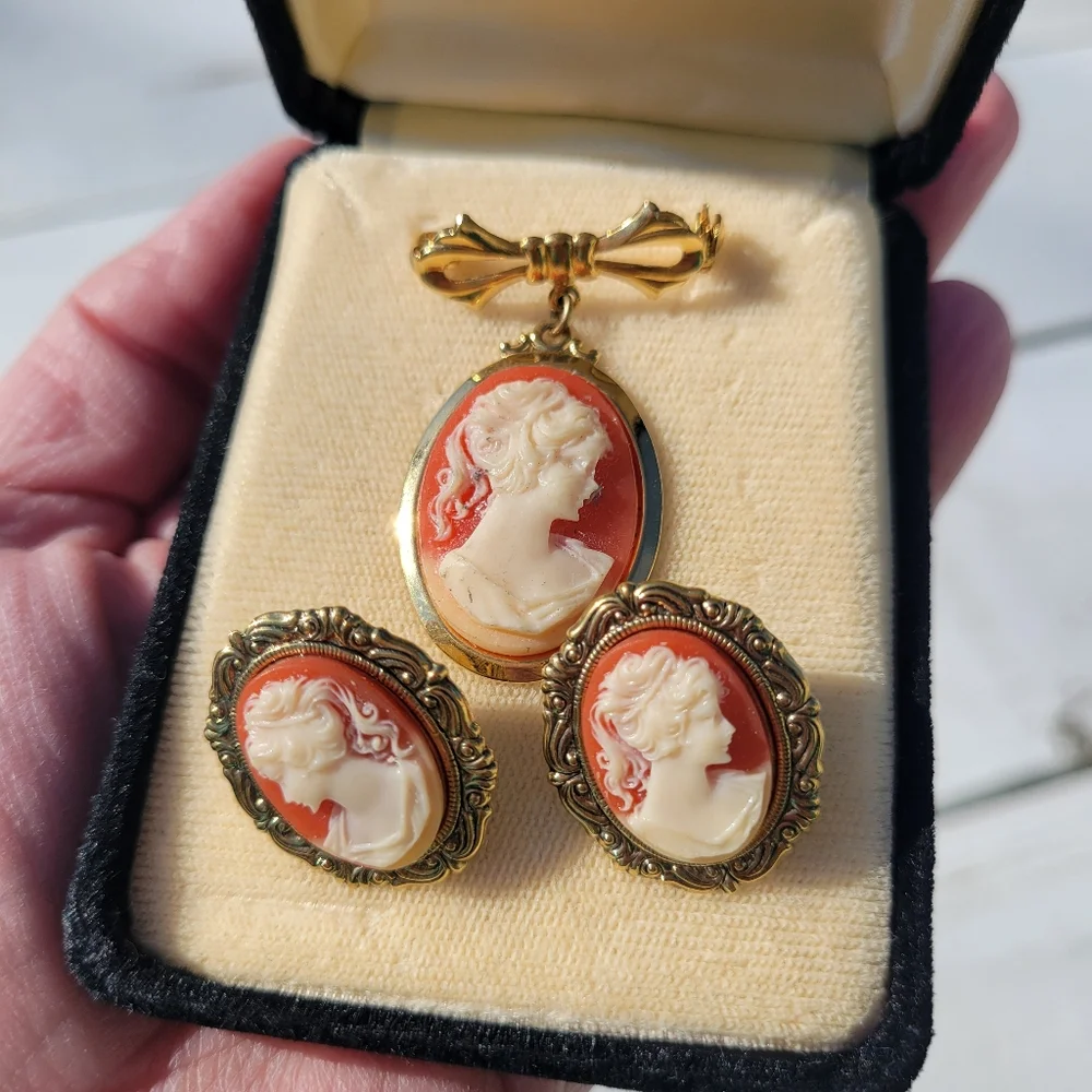 Elegant Cameo Demi Parue ~ Brooch & Pierced Earrings ~ Pretty! ~ Vintage Style